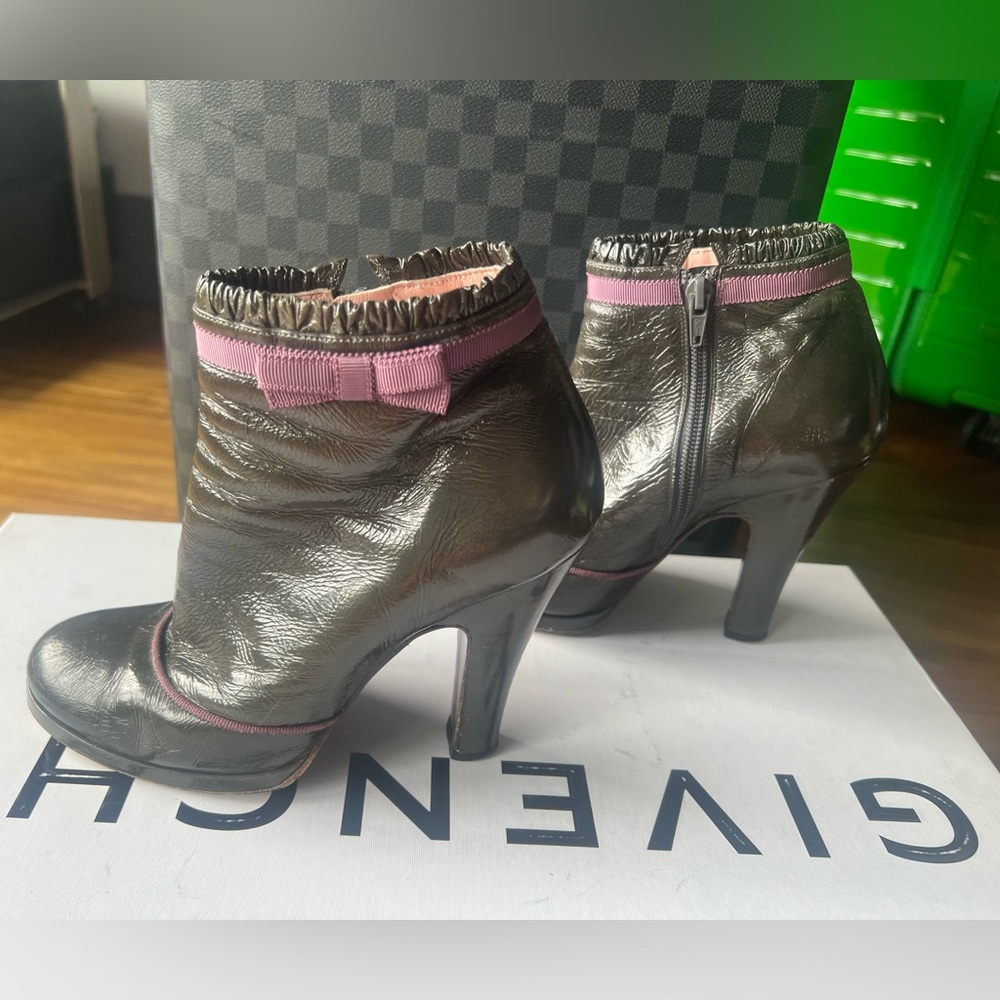 Marc Jacobs booties size 37